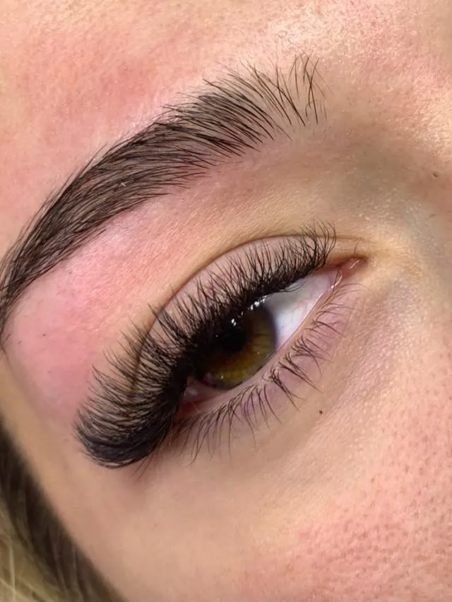 Imagen del curso Extensiones de pestañas pelo a pelo Volumen